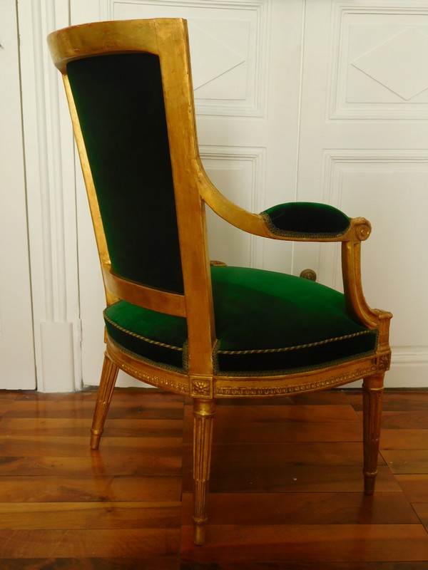 Paire de fauteuils cabriolets en bois doré estampillés JB Boulard, époque Louis XVI