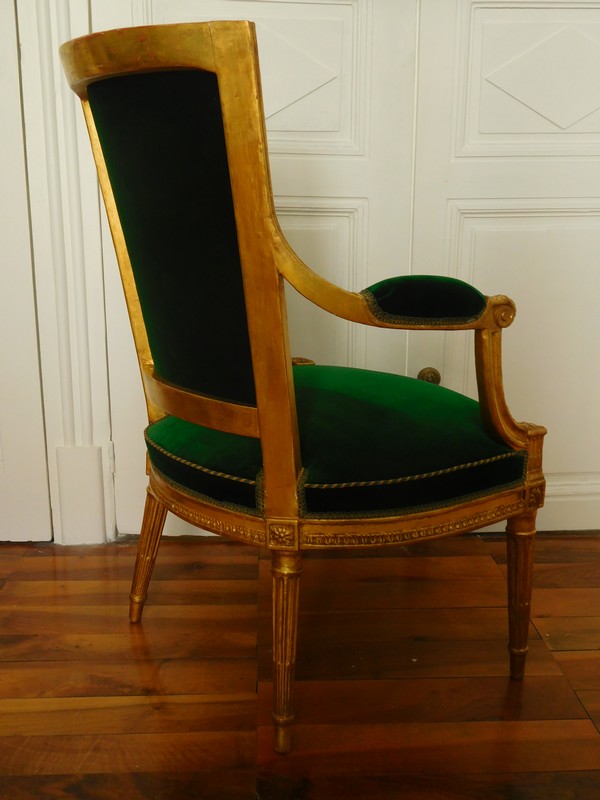 Paire de fauteuils cabriolets en bois doré estampillés JB Boulard, époque Louis XVI