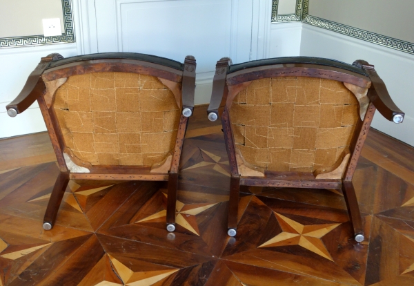 Paire de fauteuils de cabinet ou de bureau en acajou et cuir - travail parisien d'époque Empire