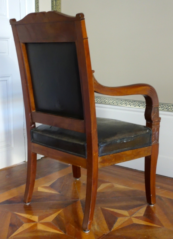 Paire de fauteuils de cabinet ou de bureau en acajou et cuir - travail parisien d'époque Empire