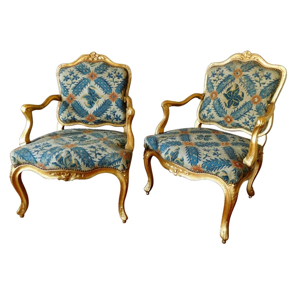 Paire de fauteuils à la Reine d'époque Louis XV en bois doré, entourage de Nogaret