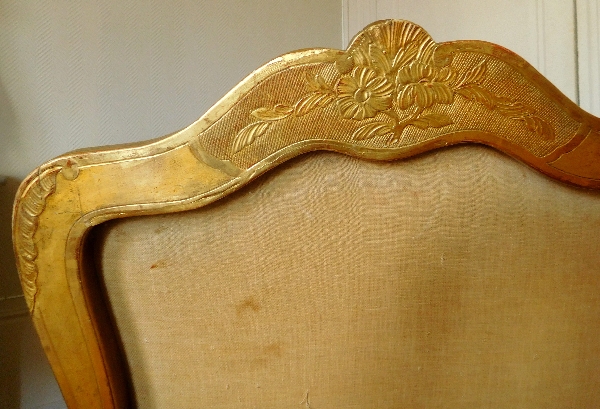 Paire de fauteuils à la Reine d'époque Louis XV en bois doré, entourage de Nogaret