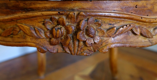Paire de fauteuils cannés d'époque Louis XV en noyer, travail Lyonnais, entourage de Nogaret
