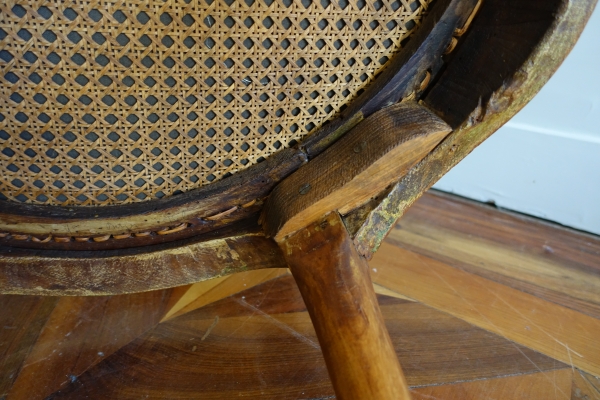 Paire de fauteuils cannés d'époque Louis XV en noyer, travail Lyonnais, entourage de Nogaret