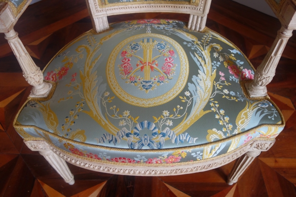 Paul-François Jean : paire de fauteuils cabriolets d'époque Louis XVI estampillés