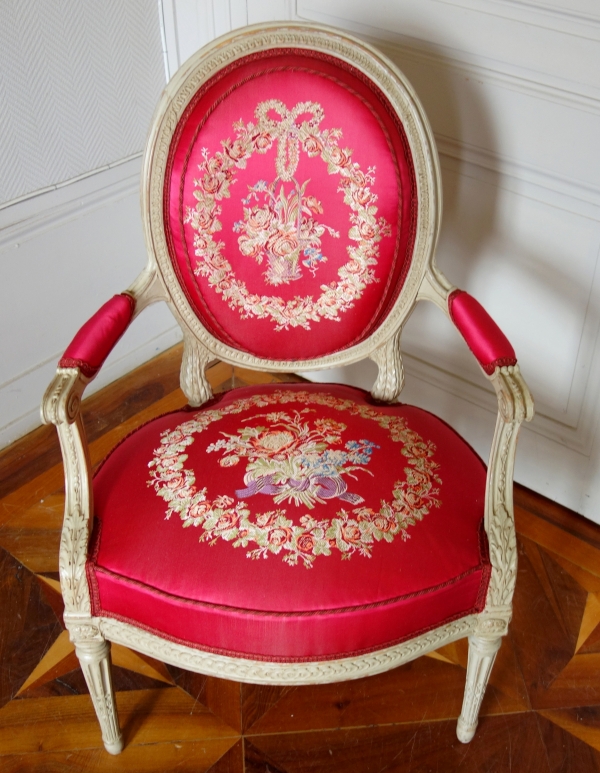 Delaisement : pair of luxurious cabriolet armchairs, Louis XVI period - stamped