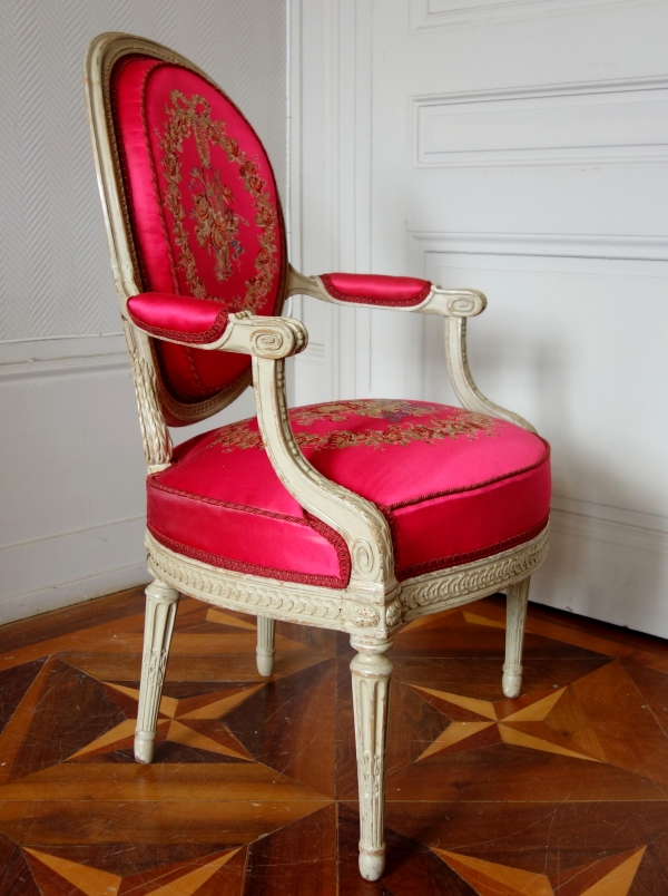 Delaisement : pair of luxurious cabriolet armchairs, Louis XVI period - stamped