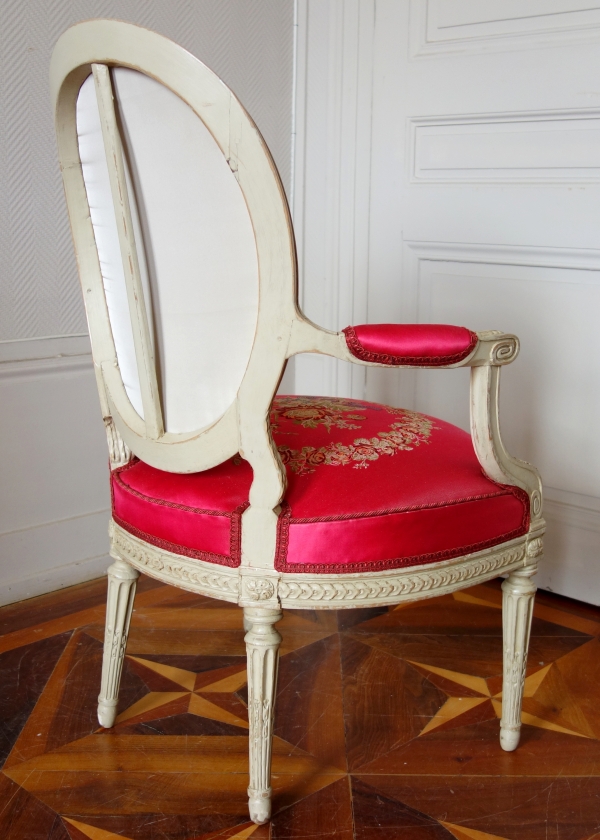 Delaisement : pair of luxurious cabriolet armchairs, Louis XVI period - stamped