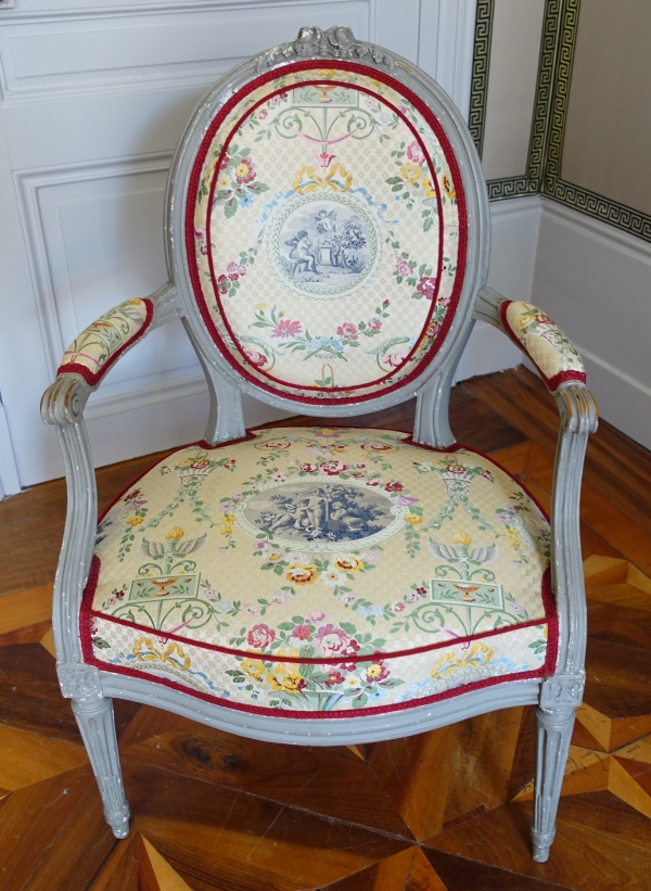 Claude Sené : paire de fauteuils cabriolet médaillon d'époque Louis XVI - estampille