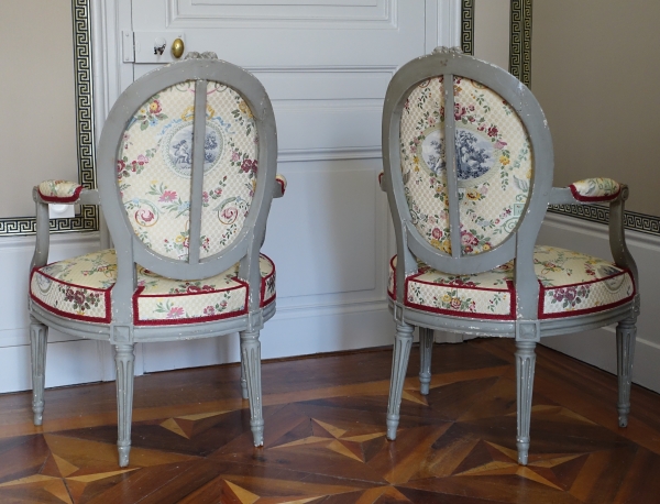 Claude Sené : paire de fauteuils cabriolet médaillon d'époque Louis XVI - estampille