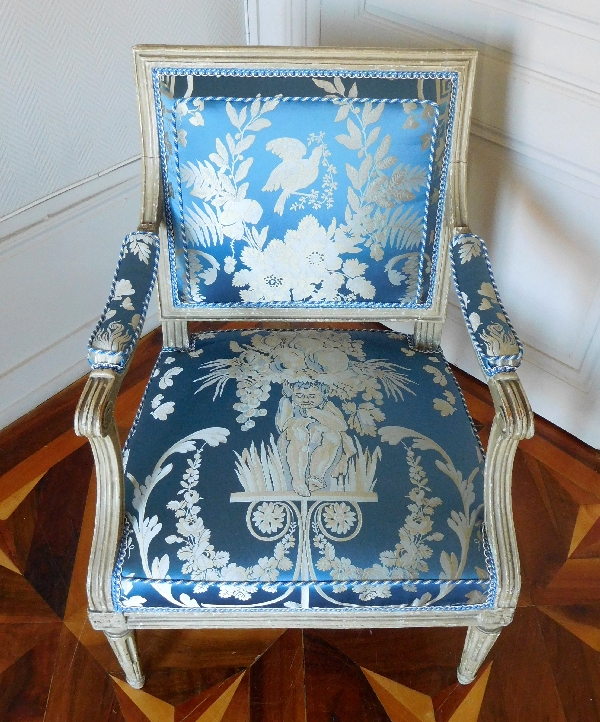 Georges Jacob : paire de fauteuils à la Reine d'époque Louis XVI, lampas bleu Tassinari et Chatel