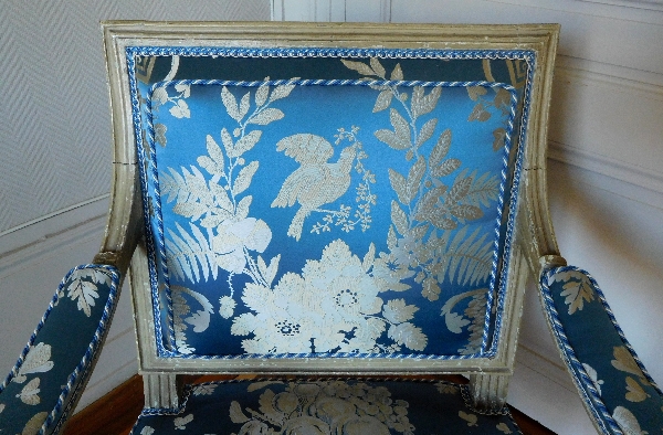 Georges Jacob : paire de fauteuils à la Reine d'époque Louis XVI, lampas bleu Tassinari et Chatel