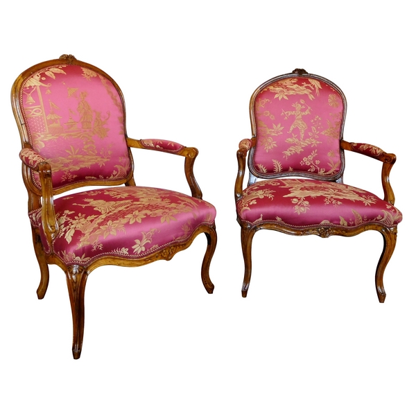 Paire de fauteuils à La Reine d'époque Louis XV, travail parisien, soierie chinoiseries