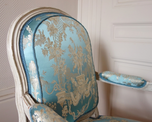 Louis Delanois : paire de fauteuils à la Reine Louis XVI d'époque Louis XV