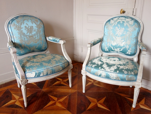 Louis Delanois : paire de fauteuils à la Reine Louis XVI d'époque Louis XV