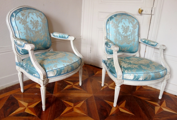 Louis Delanois : paire de fauteuils à la Reine Louis XVI d'époque Louis XV