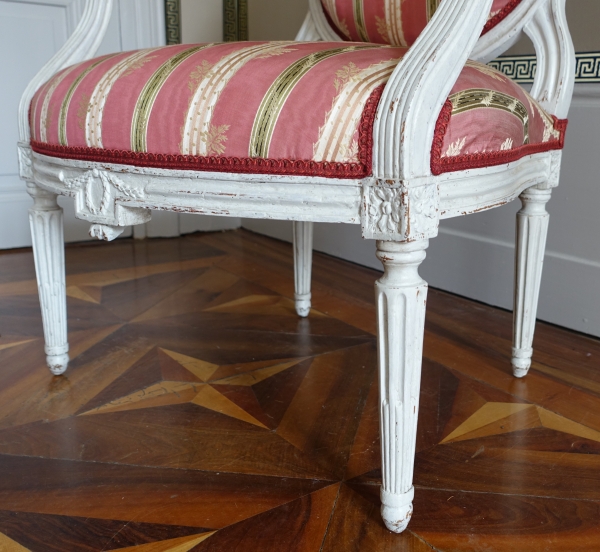 Paire de fauteuils à la Reine d'époque Louis XVI à dossier médaillon