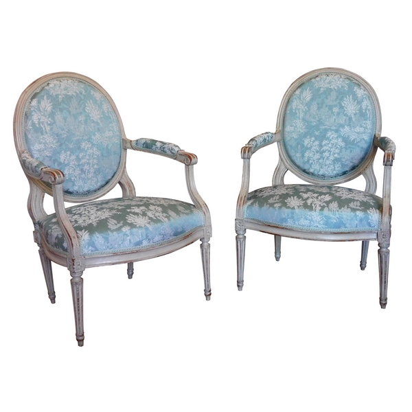 Paire de fauteuils médaillons à la Reine d'époque Louis XVI garnis de soie