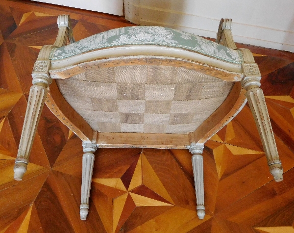 Paire de fauteuils médaillons à la Reine d'époque Louis XVI garnis de soie