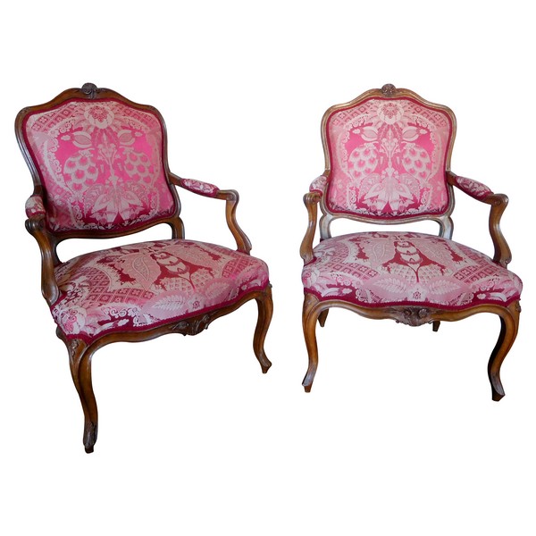 Paire de fauteuils à la Reine en noyer d'époque Louis XV - garniture de soie rouge