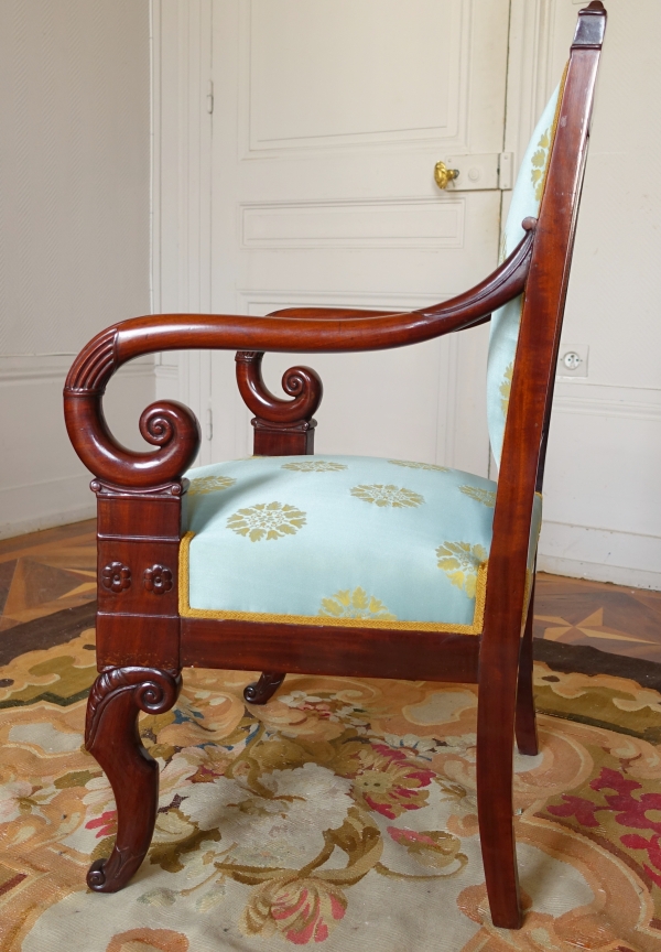 Paire de fauteuils en acajou à crosses d'époque Restauration attribués à Jeanselme