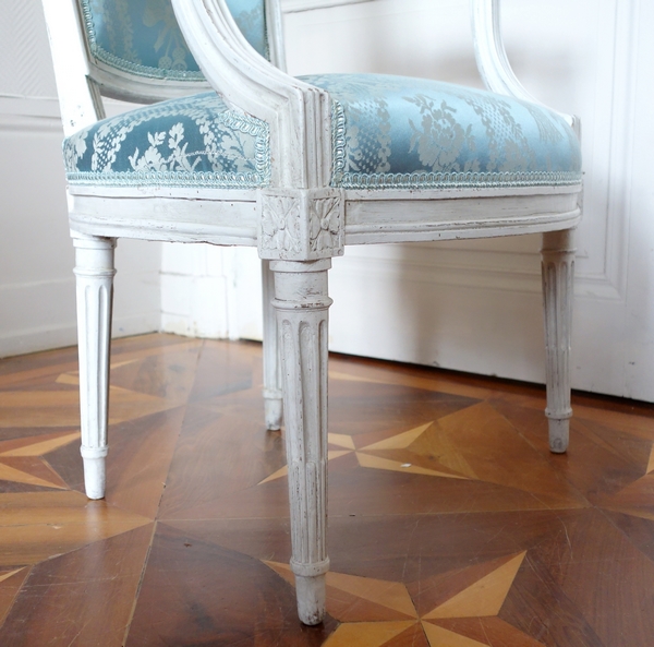 Set of 4 Louis XVI cabriolet armchairs covered with blue silk - France, late 18th century