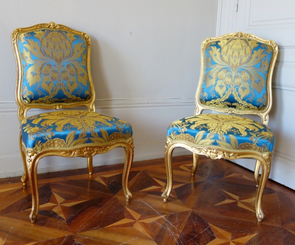 Louis XV seats set : 7 gold leaf gilt wood pieces, Tassinari & Chatel silk