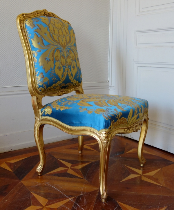 Louis XV seats set : 7 gold leaf gilt wood pieces, Tassinari & Chatel silk