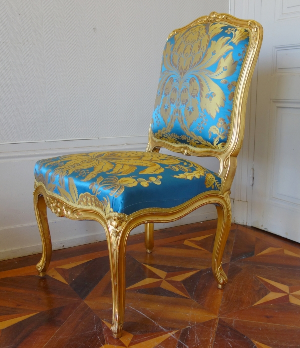 Louis XV seats set : 7 gold leaf gilt wood pieces, Tassinari & Chatel silk