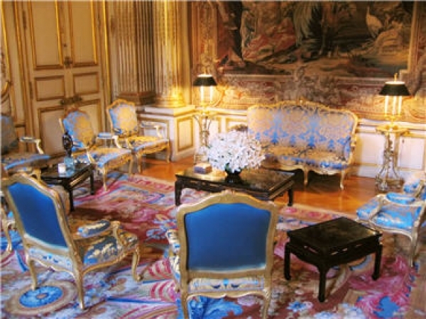 Louis XV seats set : 7 gold leaf gilt wood pieces, Tassinari & Chatel silk