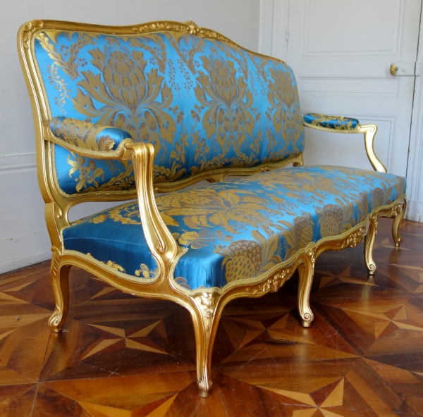 Louis XV seats set : 7 gold leaf gilt wood pieces, Tassinari & Chatel silk