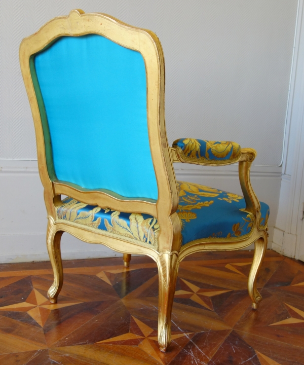 Louis XV seats set : 7 gold leaf gilt wood pieces, Tassinari & Chatel silk