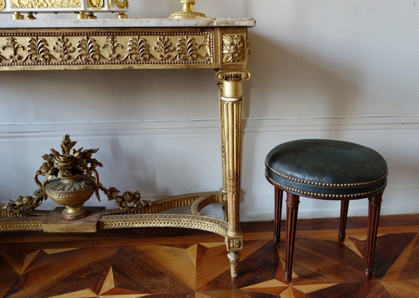 Tabouret d'époque Louis XVI Directoire en acajou Et Cuir, fin XVIIIe siècle