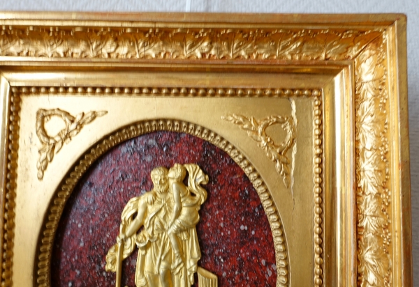 Belisaire en bronze doré au mercure dans un cadre Empire sur fond porphyre