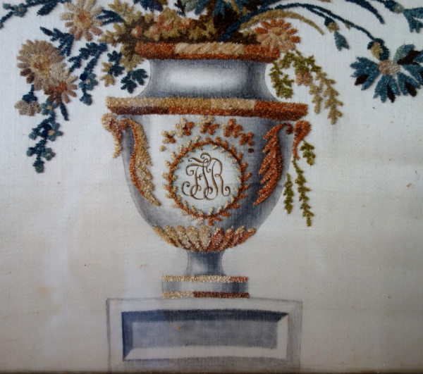 Soie chenillée Lyonnaise, bouquet de fleurs d'époque Empire Restauration par Hoeth à Lyon