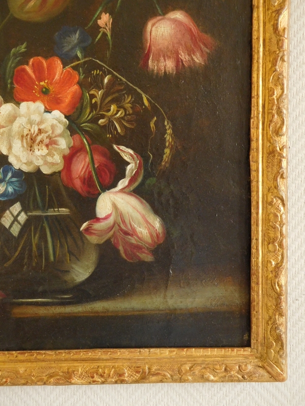 Ecole Hollandaise du XVIIIe siècle : bouquet de fleurs, huile sur toile, cadre en bois doré à la feuille d'or