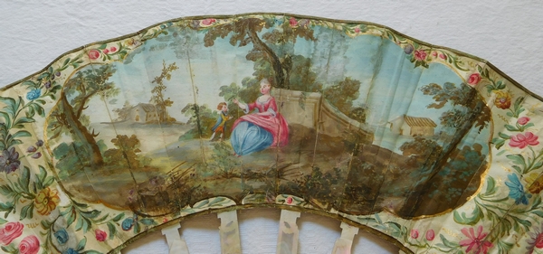 Eventail en nacre et gouache d'époque Louis XVI dans sa boîte cadre en bois doré