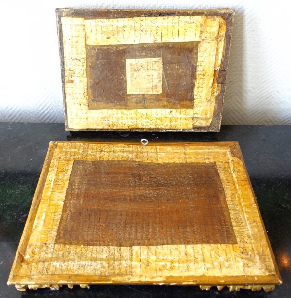 Heraldry : antique coat of arms stamps set into a Louis XIV gilt wood frame 