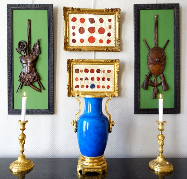 Heraldry : antique coat of arms stamps set into a Louis XIV gilt wood frame 