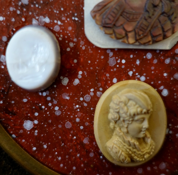 Collection d'intailles & camées à l'antique encadrées, souvenir du Grand Tour, Napoléon III