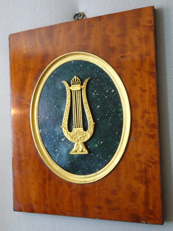 ?Grande miniature Empire en bronze ciselé et doré au mercure, cadre en citronnier - 29cm x 24cm