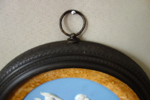 Important médaillon néoclassique en biscuit de Wedgwood - Venus et Apollon - 26cm