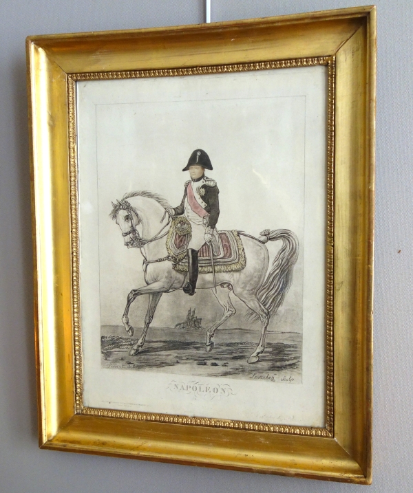Napoléon à cheval, gravure colorisée d'après Carle Vernet - cadre en bois doré d'époque Empire
