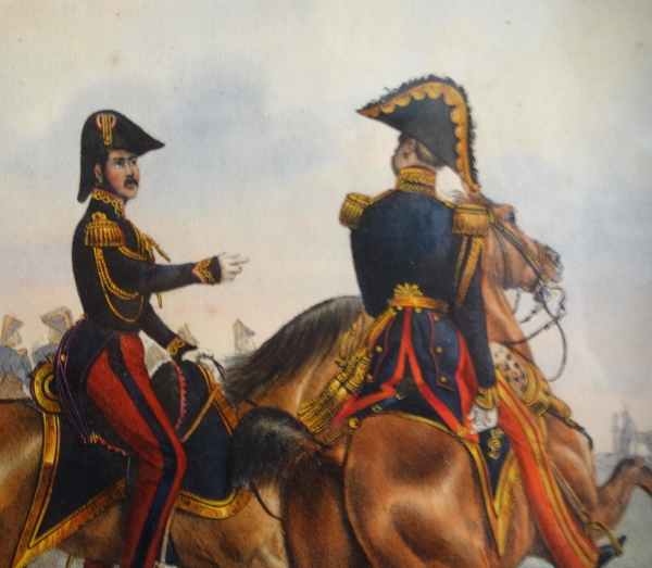 Gravure gouachée d'époque Restauration : officiers supérieurs à cheval - beau cadre en bois doré