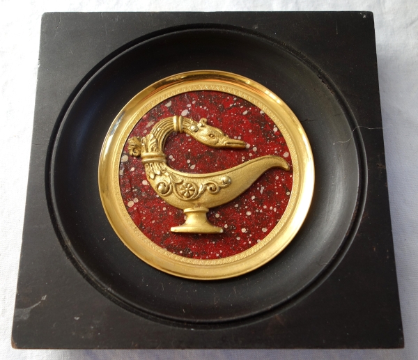 Miniature Lampe à l'antique, souvenir du Grand Tour, bronze doré au mercure sur fond porphyre