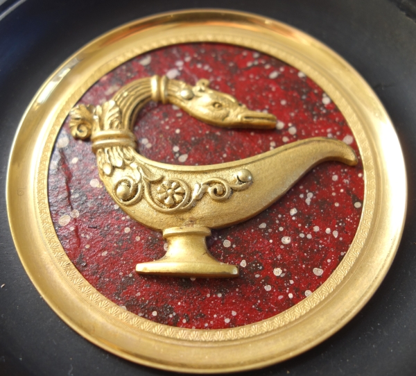 Miniature Lampe à l'antique, souvenir du Grand Tour, bronze doré au mercure sur fond porphyre