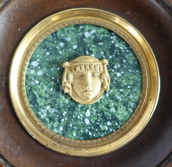 Ravrio : miniature ormolu egyptian mask on a porphyry background, 19th century