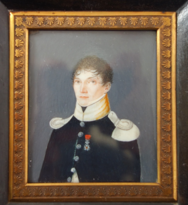 Portrait miniature d'un officier de chasseurs à pieds d'époque Premier Empire