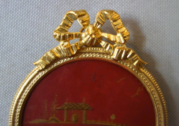 Miniature chinoiserie à suspendre ou poser - bronze et laque dans le goût de la Chine - vers 1900
