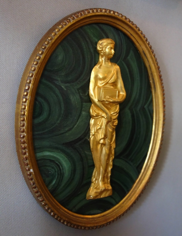 Grande miniature vestale 23cm, souvenir du Grand Tour, bronze doré au mercure sur fond malachite
